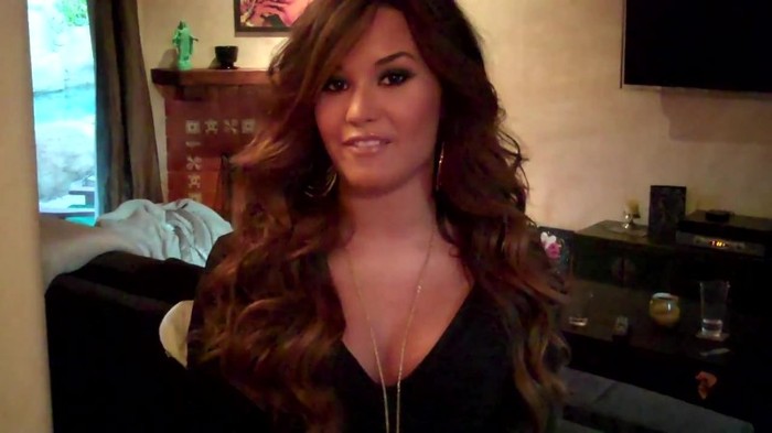 Demi Lovato - Live Chat TODAY! 109 - Demilush - Live Chat Today Captures