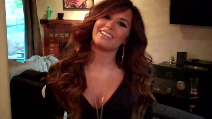 Demi Lovato - Live Chat TODAY! 180 - Demilush - Live Chat Today Captures