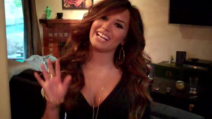 Demi Lovato - Live Chat TODAY! 182 - Demilush - Live Chat Today Captures