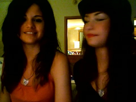 demi lovato and selena gomez with SPECIAL GUEST!!! 671 - Demilush and selena gomez with Special Guest Part oo2