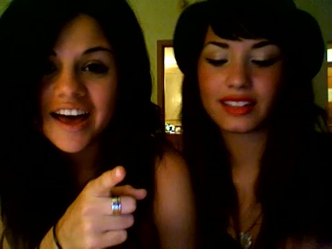 demi lovato and selena gomez with SPECIAL GUEST!!! 709