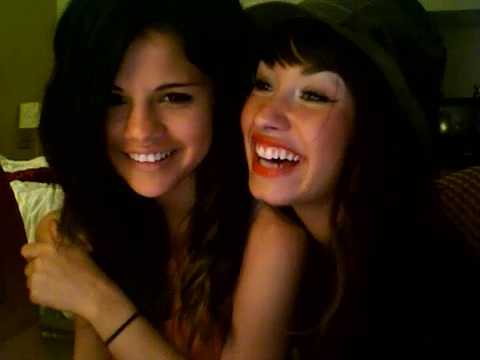 demi lovato and selena gomez with SPECIAL GUEST!!! 1758 - Demilush and selena gomez with Special Guest Part oo4