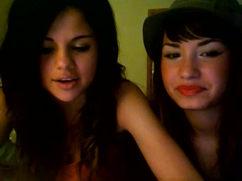 demi lovato and selena gomez with SPECIAL GUEST!!! 1808