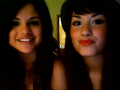 demi lovato and selena gomez with SPECIAL GUEST!!! 787