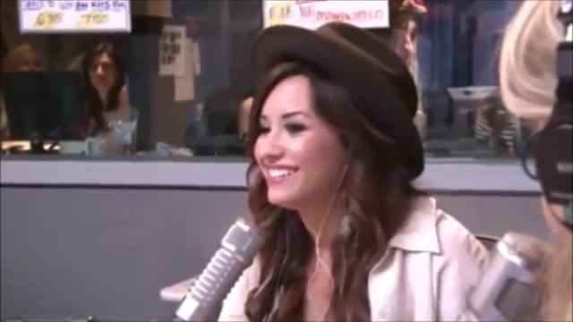 Demi Lovato\'s Interview with Ryan Seacrest -Skyscraper premier [Full] 1068