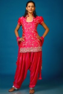 heavily20pleated20salwar20with20short20length20kurta - viztatorul al 900-lea are 2 comm-uri