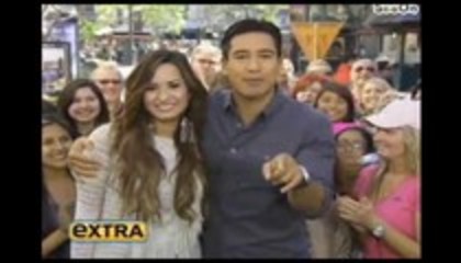 Demi Lovato Extra at The Grove (1016)