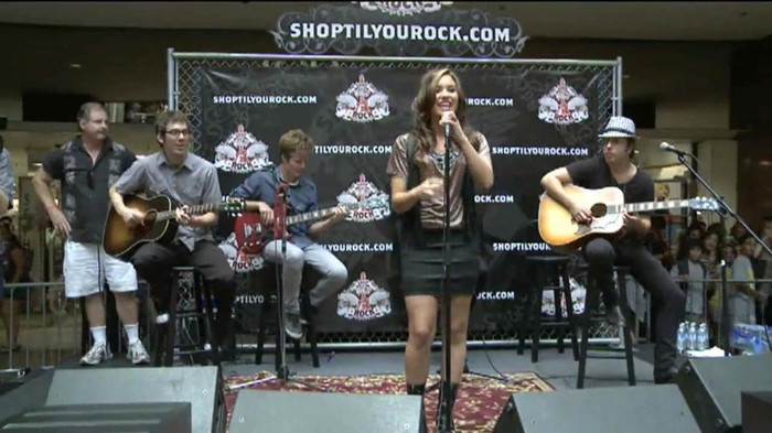 Demi Lovato  Live at Glendale Galleria  in LA for Cambio in HD 01379