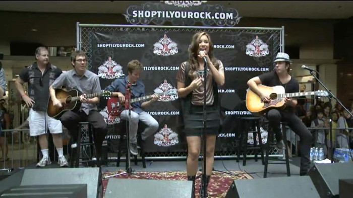 Demi Lovato  Live at Glendale Galleria  in LA for Cambio in HD 01384