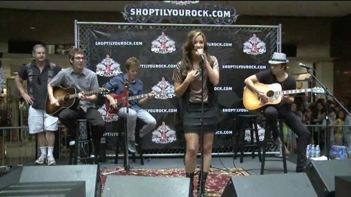 Demi Lovato  Live at Glendale Galleria  in LA for Cambio in HD 01406