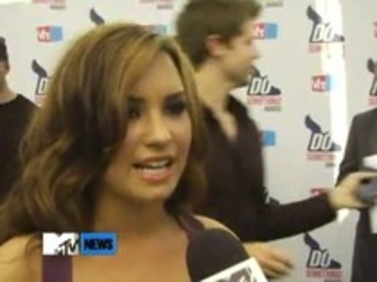 Vh1 Do Something Awards 2010-Red Carpet Interview (38) - Demilush - Vh1 Do Something Awards 2010 - Red Carpet Interview Part oo1