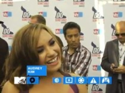 Vh1 Do Something Awards 2010-Red Carpet Interview (7) - Demilush - Vh1 Do Something Awards 2010 - Red Carpet Interview Part oo1