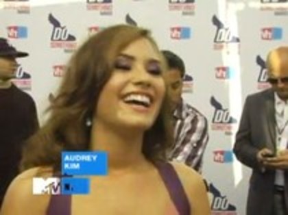 Vh1 Do Something Awards 2010-Red Carpet Interview (9) - Demilush - Vh1 Do Something Awards 2010 - Red Carpet Interview Part oo1