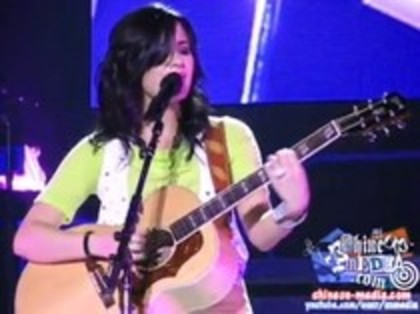 Demi Lovato - Catch Me Live (1055)