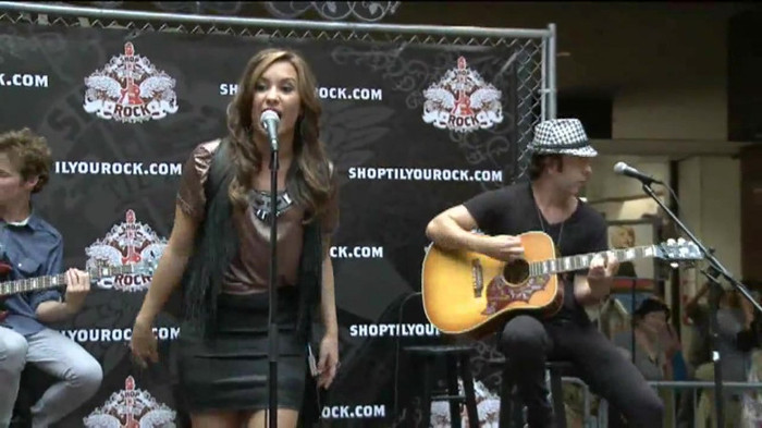 Demi Lovato  Live at Glendale Galleria  in LA for Cambio in HD 03646