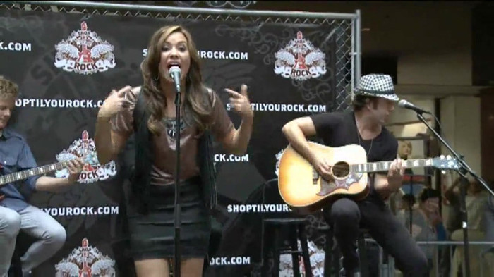 Demi Lovato  Live at Glendale Galleria  in LA for Cambio in HD 03662