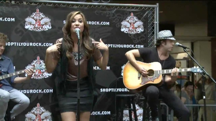 Demi Lovato  Live at Glendale Galleria  in LA for Cambio in HD 03666