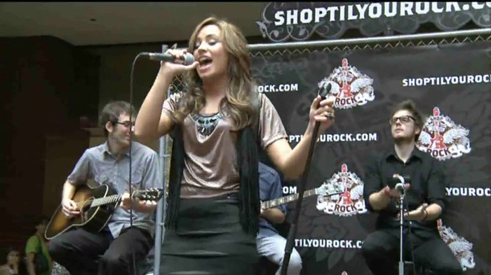 Demi Lovato  Live at Glendale Galleria  in LA for Cambio in HD 04102