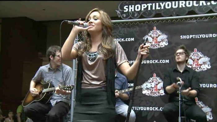 Demi Lovato  Live at Glendale Galleria  in LA for Cambio in HD 04108