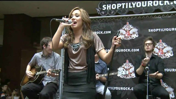 Demi Lovato  Live at Glendale Galleria  in LA for Cambio in HD 04117