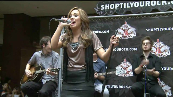 Demi Lovato  Live at Glendale Galleria  in LA for Cambio in HD 04119