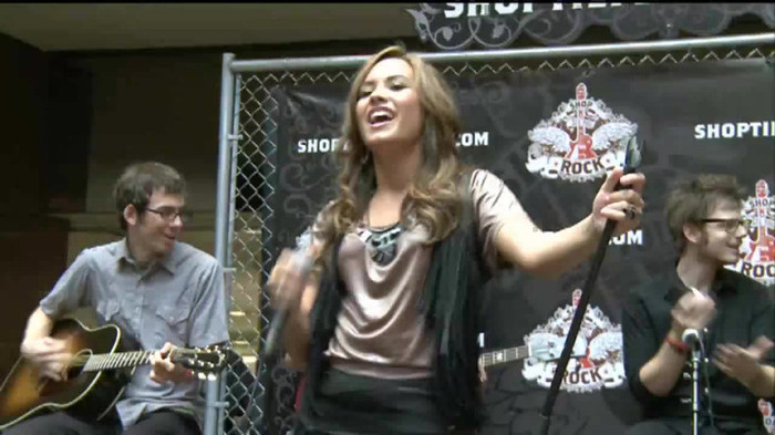 Demi Lovato  Live at Glendale Galleria  in LA for Cambio in HD 04387