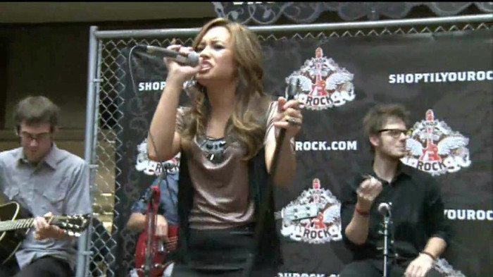 Demi Lovato  Live at Glendale Galleria  in LA for Cambio in HD 04405