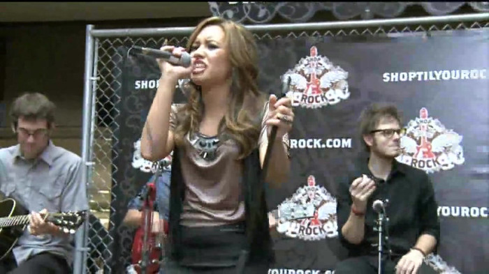 Demi Lovato  Live at Glendale Galleria  in LA for Cambio in HD 04407