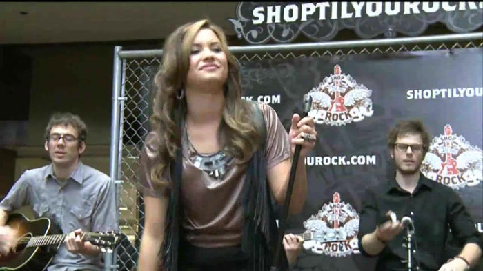 Demi Lovato  Live at Glendale Galleria  in LA for Cambio in HD 04462