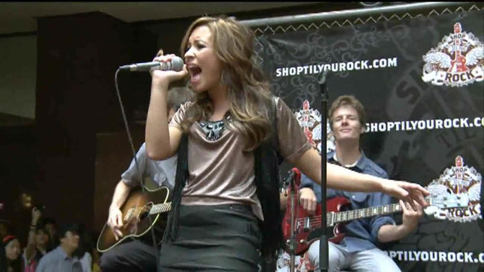 Demi Lovato  Live at Glendale Galleria  in LA for Cambio in HD 04749