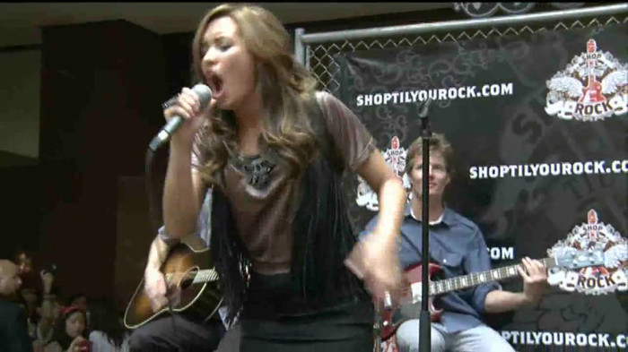 Demi Lovato  Live at Glendale Galleria  in LA for Cambio in HD 04779