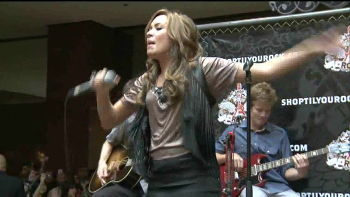 Demi Lovato  Live at Glendale Galleria  in LA for Cambio in HD 04864