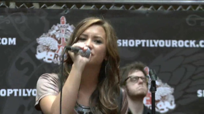 Demi Lovato  Live at Glendale Galleria  in LA for Cambio in HD 05158