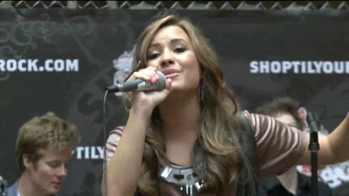 Demi Lovato  Live at Glendale Galleria  in LA for Cambio in HD 05214