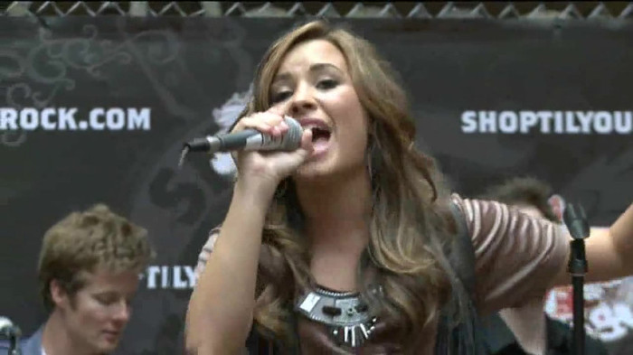 Demi Lovato  Live at Glendale Galleria  in LA for Cambio in HD 05217