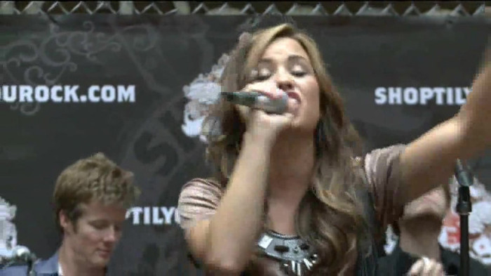 Demi Lovato  Live at Glendale Galleria  in LA for Cambio in HD 05226