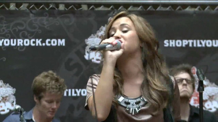 Demi Lovato  Live at Glendale Galleria  in LA for Cambio in HD 05243