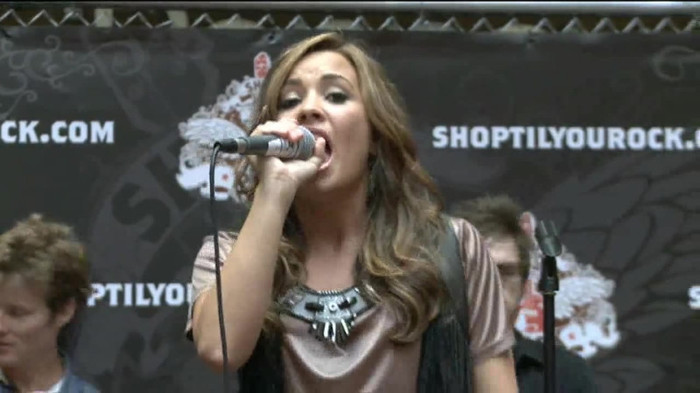 Demi Lovato  Live at Glendale Galleria  in LA for Cambio in HD 05275