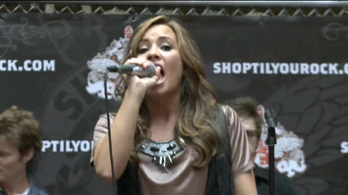 Demi Lovato  Live at Glendale Galleria  in LA for Cambio in HD 05276