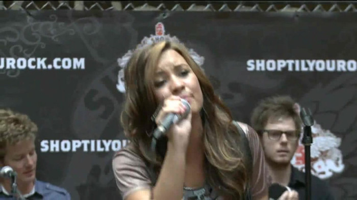 Demi Lovato  Live at Glendale Galleria  in LA for Cambio in HD 05321