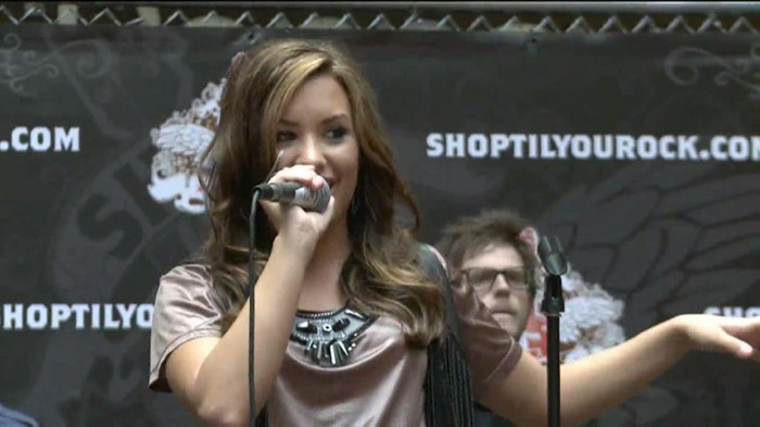 Demi Lovato  Live at Glendale Galleria  in LA for Cambio in HD 05463