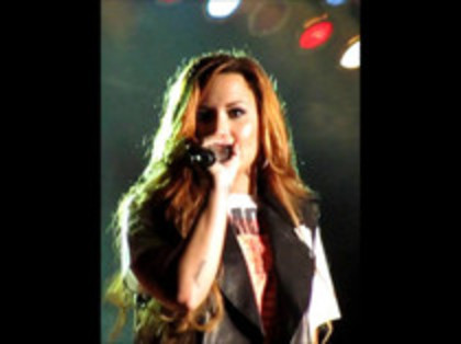 Demi Lovato - Moves Like Jagger (515)