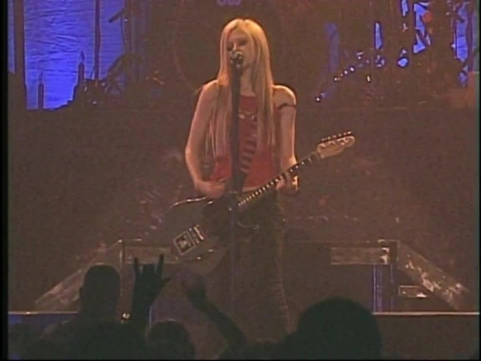 Bonez Tour Documentary [HD] Part2 - Avril Lavigne 1725 - Avril - Lavigne - 2008 - Bonez - Tour - Documentary - oo4