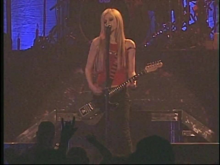 Bonez Tour Documentary [HD] Part2 - Avril Lavigne 1726 - Avril - Lavigne - 2008 - Bonez - Tour - Documentary - oo4