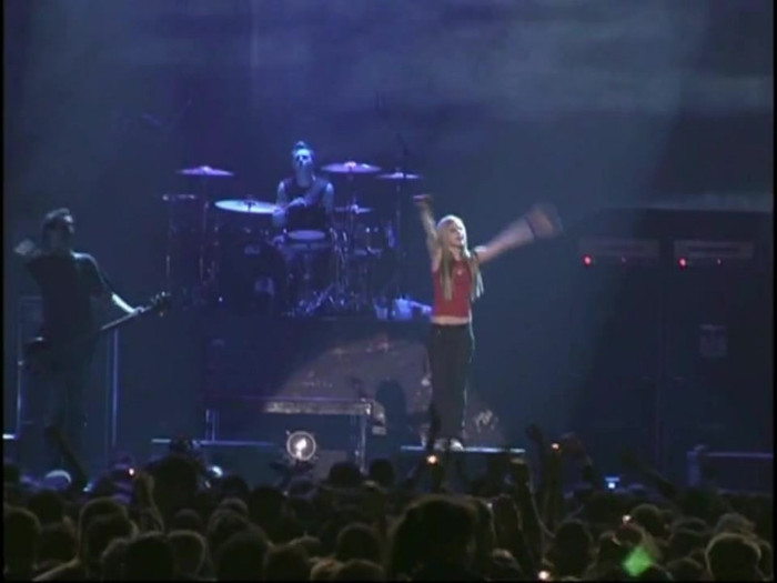 Bonez Tour Documentary [HD] Part2 - Avril Lavigne 1898 - Avril - Lavigne - 2008 - Bonez - Tour - Documentary - oo4