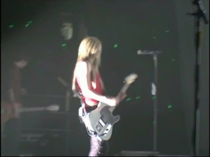 Bonez Tour Documentary [HD] Part2 - Avril Lavigne 0468