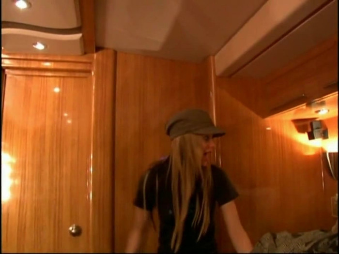 Bonez Tour Documentary [HD] Part2 - Avril Lavigne 5031 - Avril - Lavigne - 2008 - Bonez - Tour - Documentary - o11