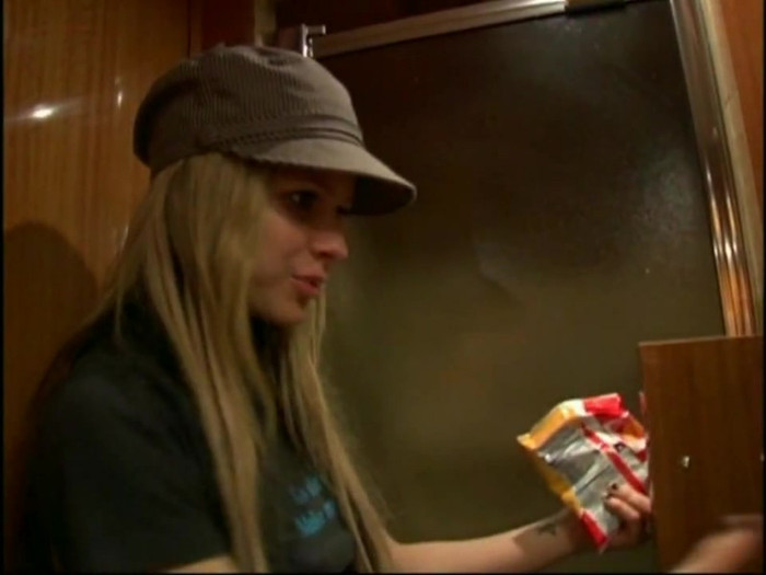 Bonez Tour Documentary [HD] Part2 - Avril Lavigne 5064