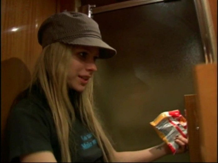 Bonez Tour Documentary [HD] Part2 - Avril Lavigne 5069