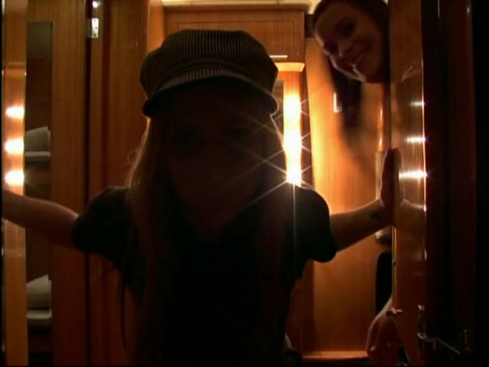 Bonez Tour Documentary [HD] Part2 - Avril Lavigne 5117 - Avril - Lavigne - 2008 - Bonez - Tour - Documentary - o11